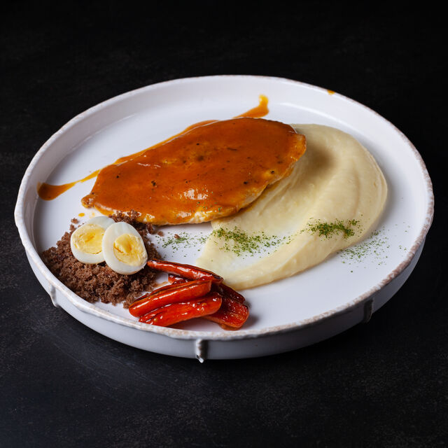 Фермерське філе під обліпиховим соусом з картопляним пюре.