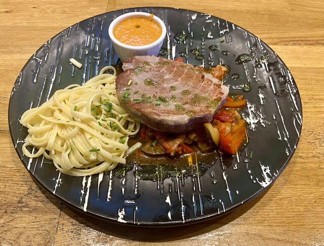 Mi-cuit de thon, sauce espagnole 