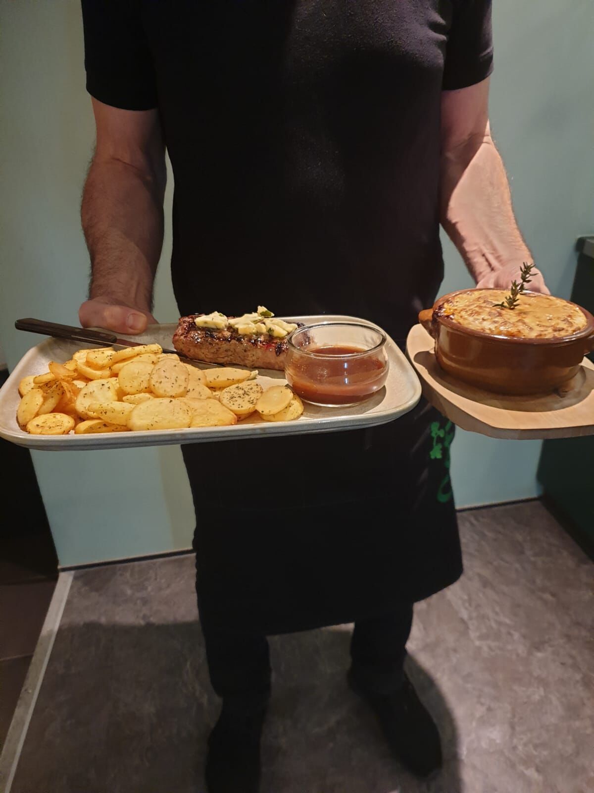 Saftige Rumpfsteak und Vegan Moussakka