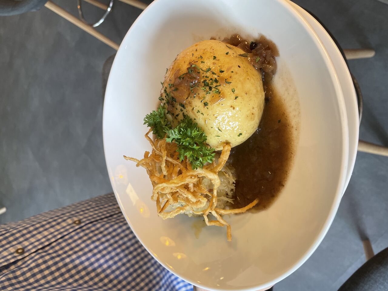 Fleischknödel mit Rotwein-Zwiebelsauce