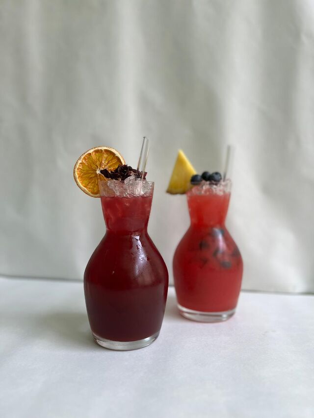 Hibiskus-Rosen- & Beeren-Limonaden