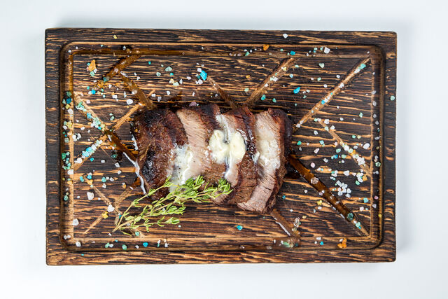 Ростбіф з горгонзоловим маслом.