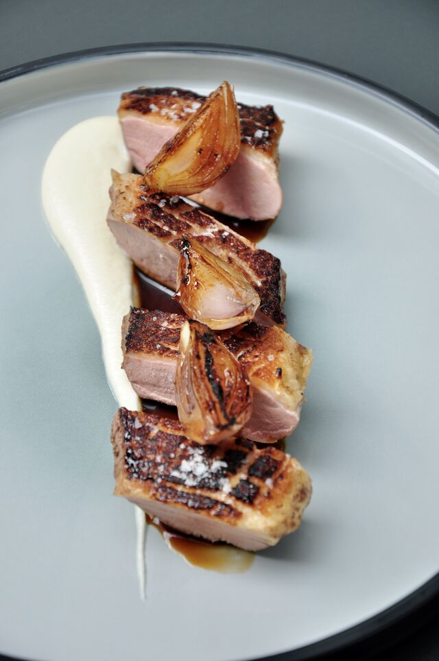 Anatra, crema di sedano rapa, scalogno caramellato, salsa teriyaki