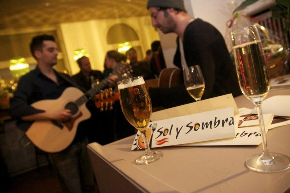 Genießen Sie unsere musikalischen Veranstaltungen in Düsseldorf!
Die beste spanische Musik wird in Sol y Sombra Düsseldorf gel