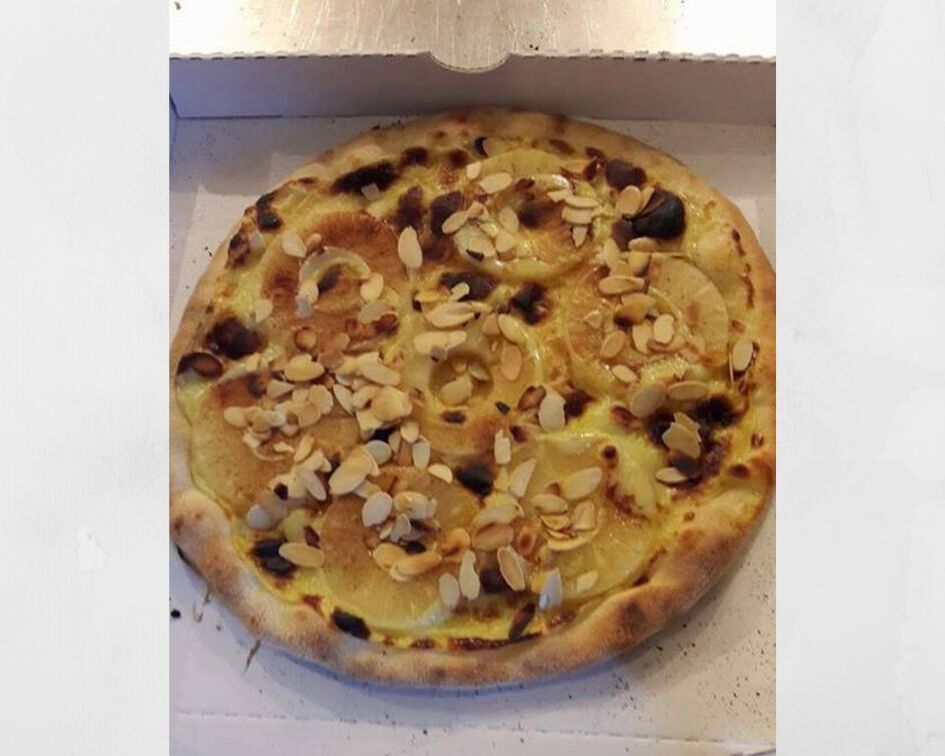 NOUVEAU : la pizza sucrée! Sur une base de crème pâtissière à la vanille ou au chocolat.