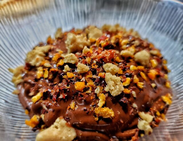 Mousse de Cacao y Clavo; Mollitas, Cecina...