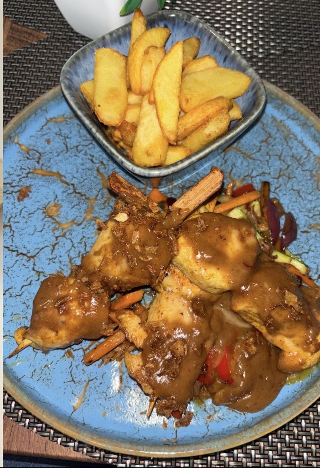 Sate de pollo