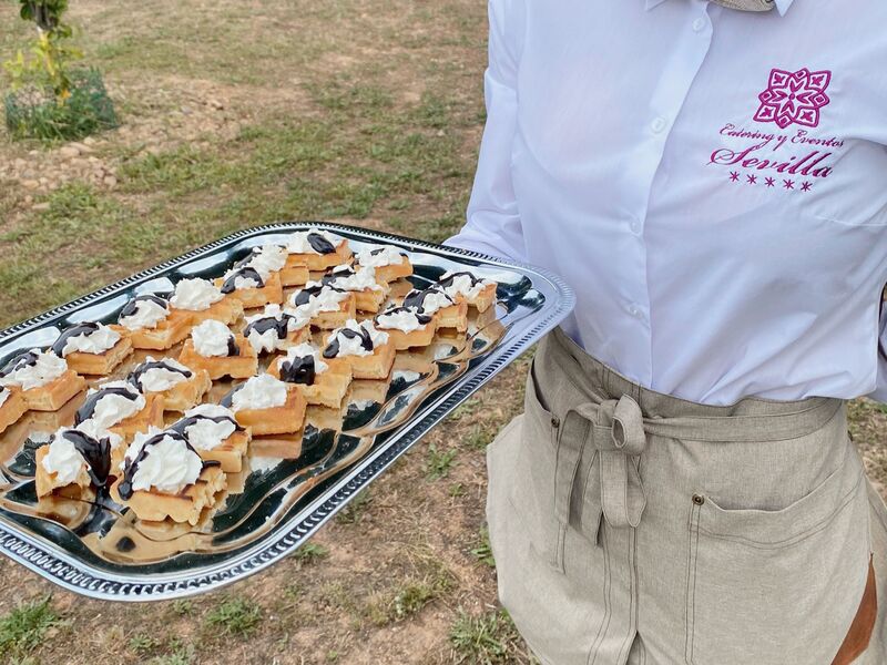 Recena dulce: chupitos de chocolate con minichurros y minigofres