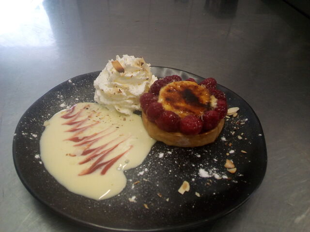 Tarte framboise coeur crème brûlé 
