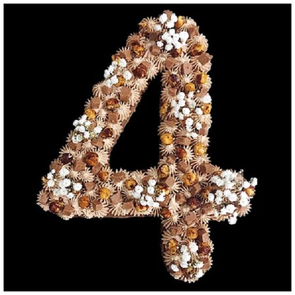 Un Fantastik au Gianduja : Croustillant chocolat ou noisettes, Chantilly au GIanduja, Noisettes caramélisées Cubes de Gianduja