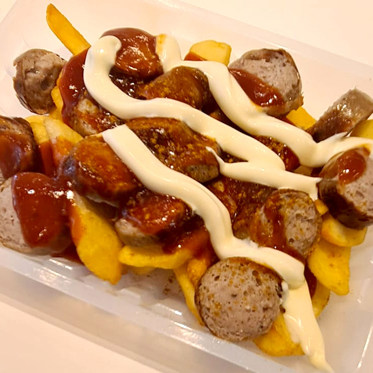Steakhaus-Fritten mit Currywurst