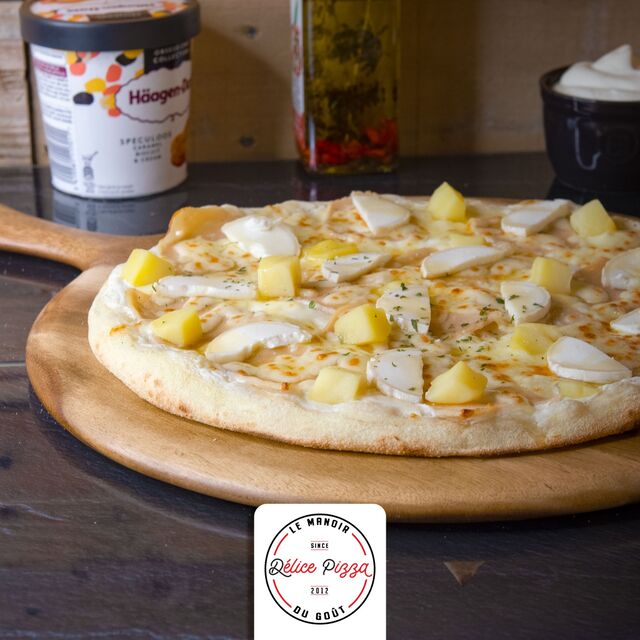 LA MIEL : crème fraiche, blanc de poulet, mozzarella, pomme de terre, CHEVRE, miel, persillade.