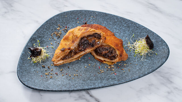 Aszalt szilvával sajttal töltött karaj