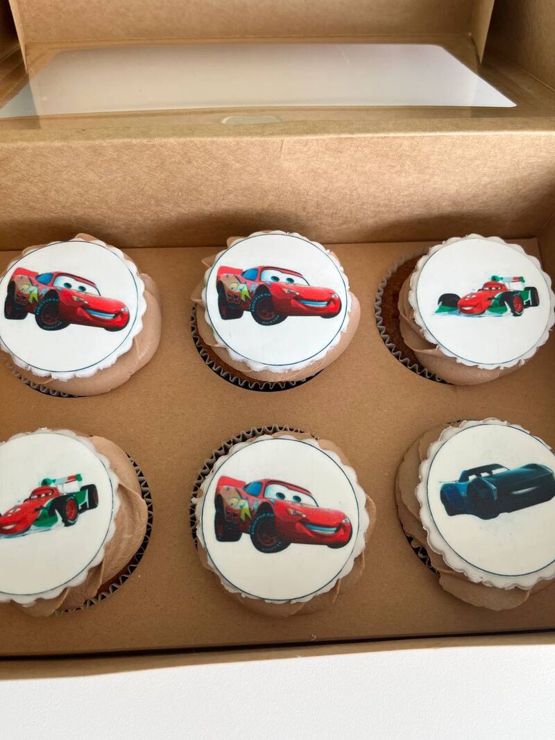 Cup cakes cars