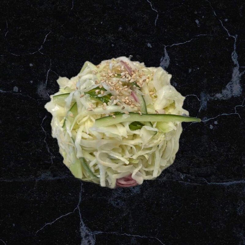 Salade de Chou ( chou, concombre, oignon rouge )