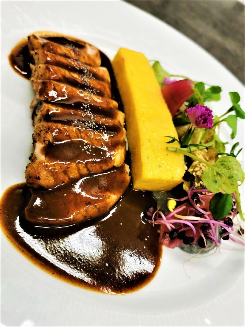 Le veau
Longe de veau Blonde d’Aquitaine origine France, rôtie
Jus réduit, petits légumes du moment
