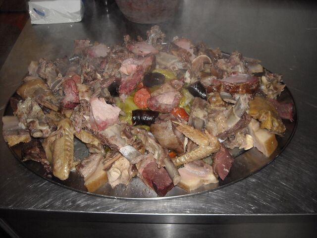 COZIDO Á PORTUGUESA DE PORCOS BIZAROS 