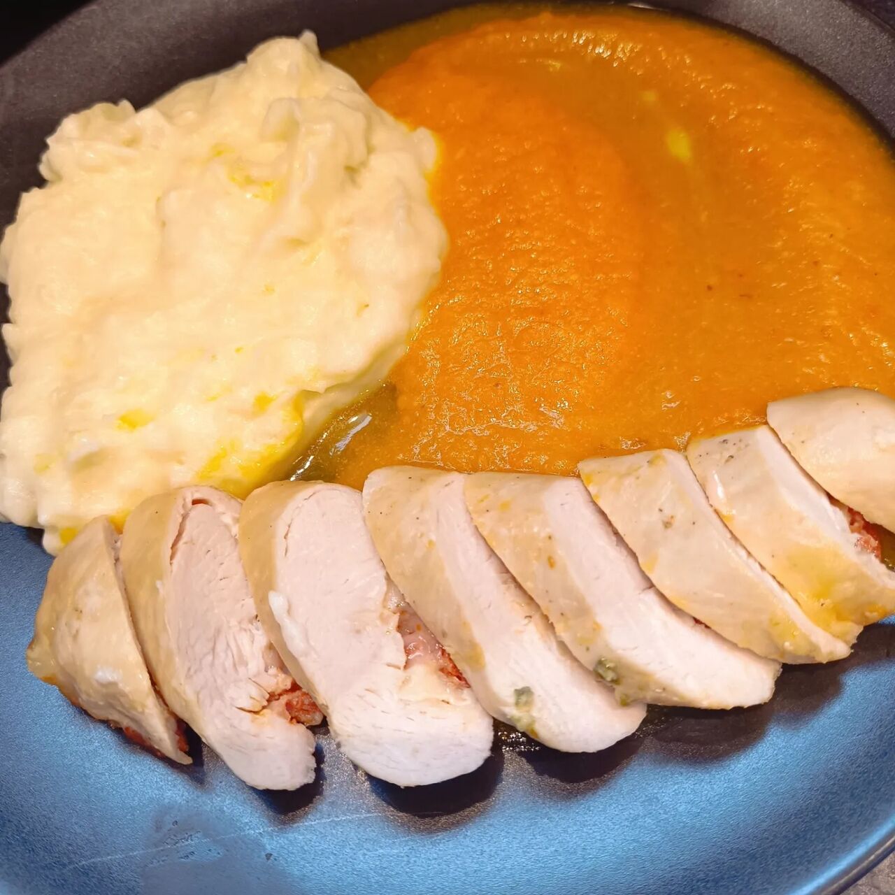 Médaillon de volaille et ses deux purées