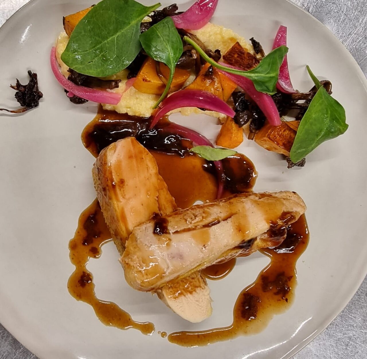 -PLAT DU JOUR : SUPREME DE VOLAILLE, POLENTA CREMEUSE