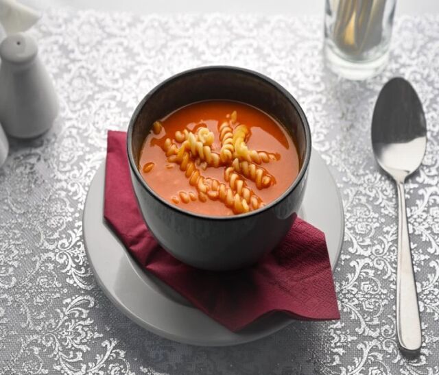Zupa pomidorowa z makaronem Tomato soup Alergeny (1,2,3,6) 19 zł