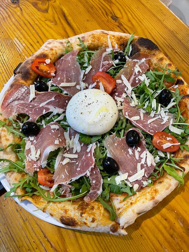 Pizza italiana Rúcula, Jamón Serrano y Burrata