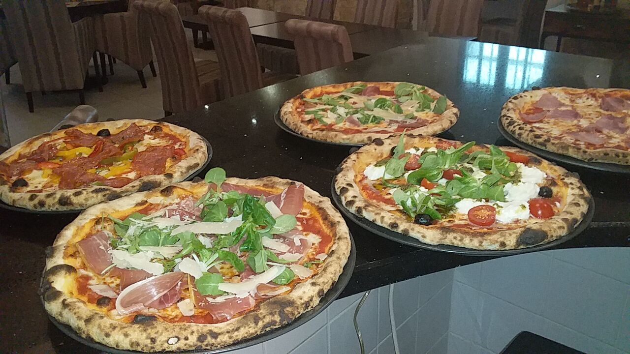 Pizza Napolitaine au Feu de Bois