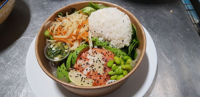 Poke bowl saumon...A partir de jeudiSi poisson trop cher ...pas de vente....🥵15€
