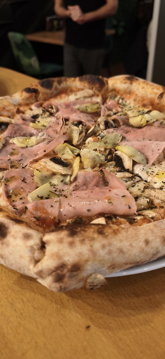 Pizza Capricciosa Italiana