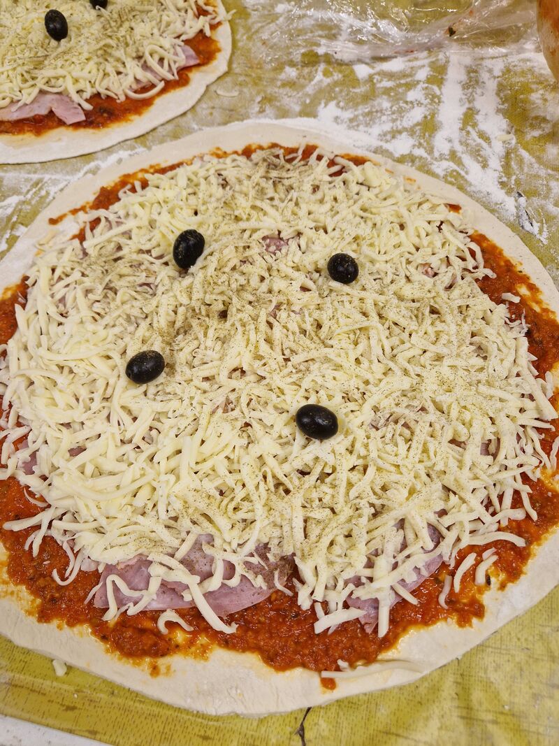 Pizza en préparation