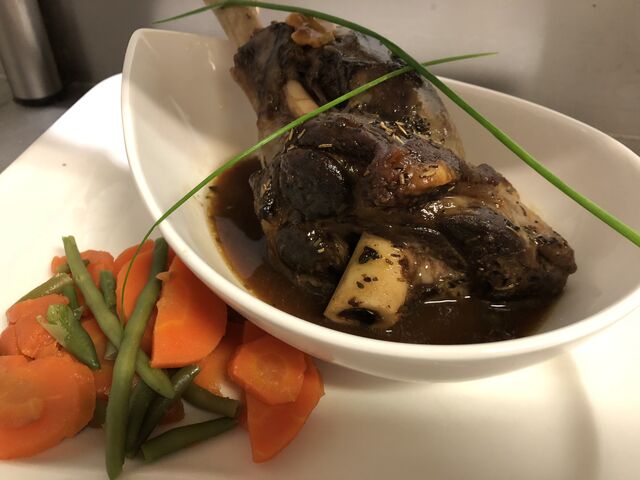 Notre souris d’agneau confite à l’infusion de thym 