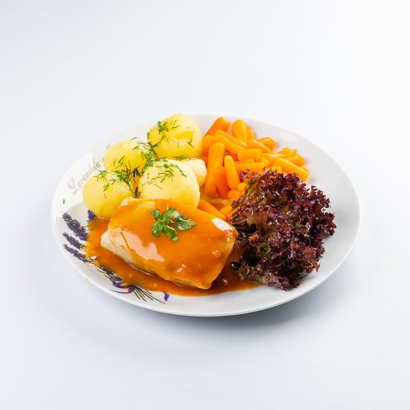 Gołąbek z ziemniakami, warzywami gotowanymi i sosem