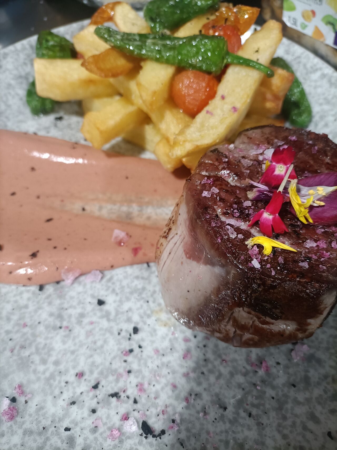 Solomillo de ternera a la plancha con salsa de fresas