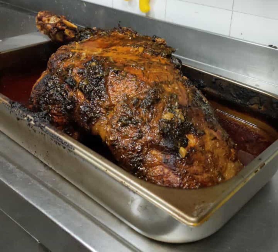 Nuestra especialidad Pata Asada 