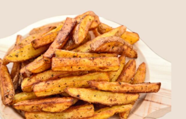 Véritables frites maison agrémentées de délicieuses épices 