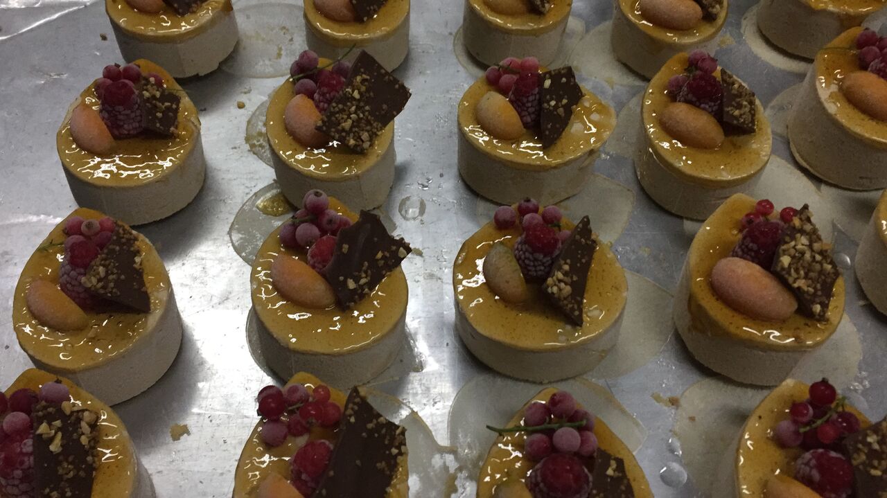 pastel mus semifrio de pera y caramelo
