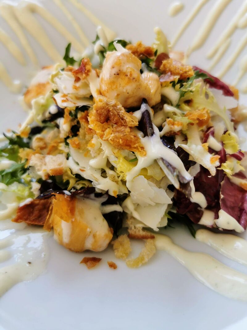 un des nombreux plats du menu dégustation présenté chaque midi en semaine ... Photo prise par une fidèle cliente