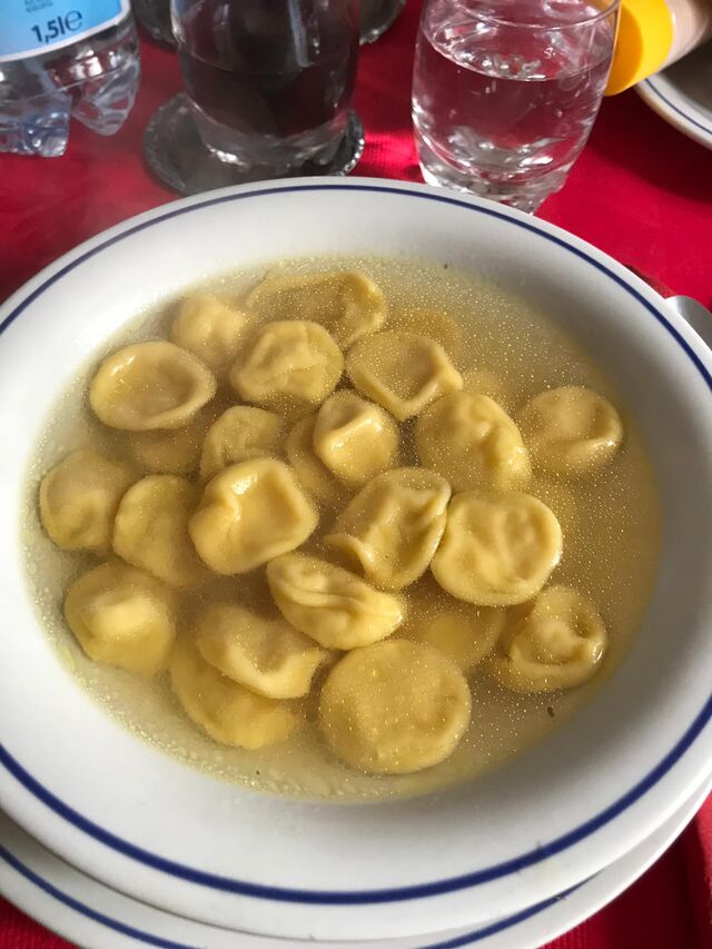 Cappelletti in brodo