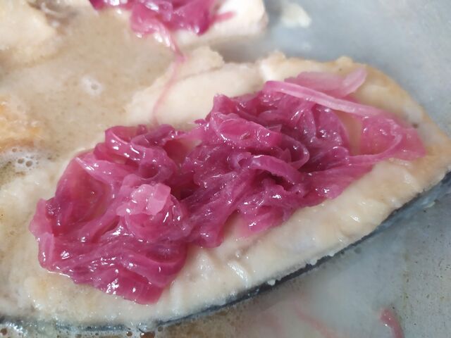 Spada con cipolle Caramellate