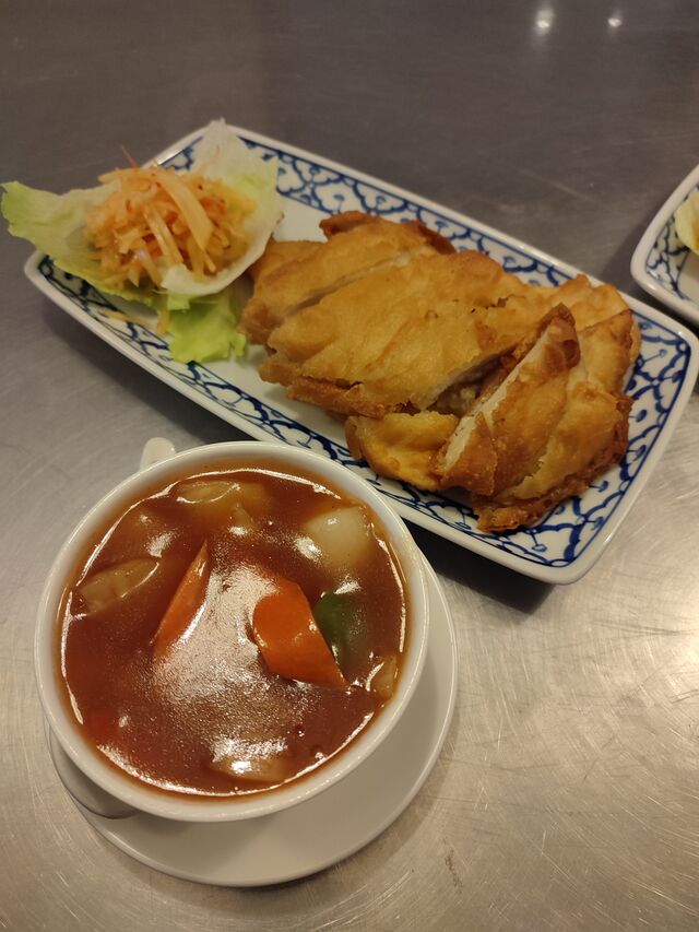 60. Knuspriges Hühnerfleisch mit süß - saurer Sauce