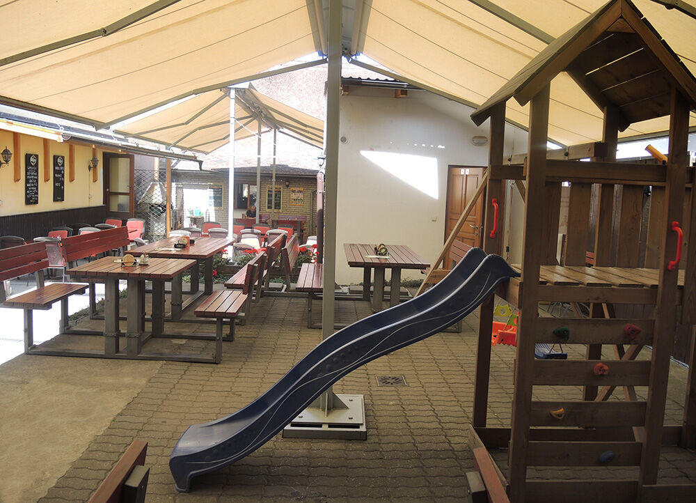 Dětský koutek kryté zahradní restaurace