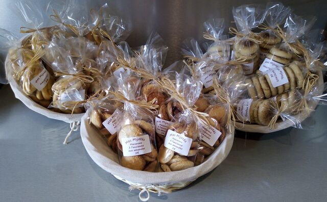 Macarons à l'ancienne, Mantecaos et Navettes. 