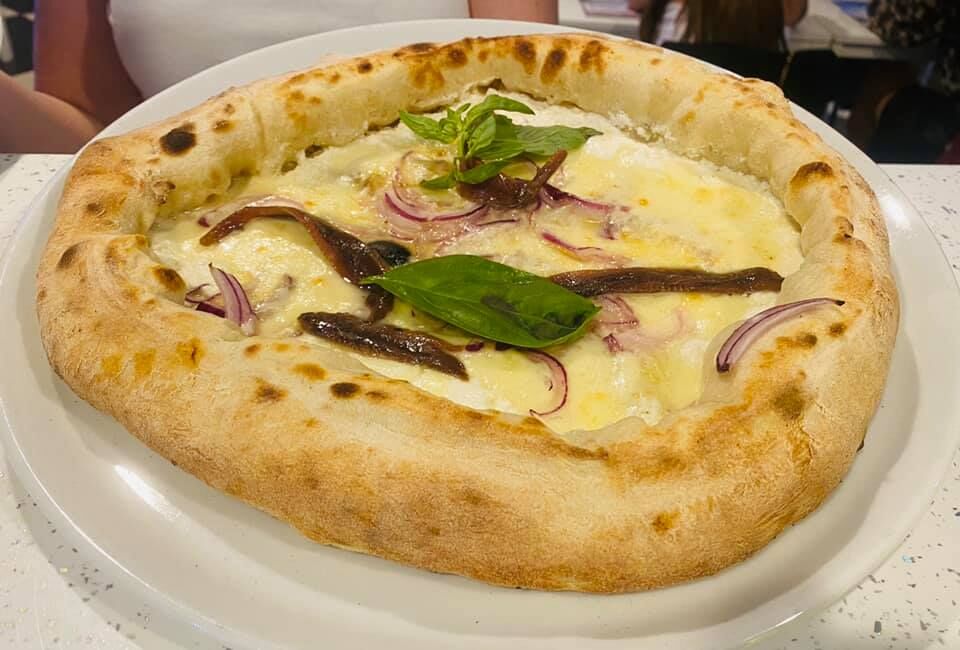 CIPOLLOTTO E ALICE CON BORDO DI RICOTTA