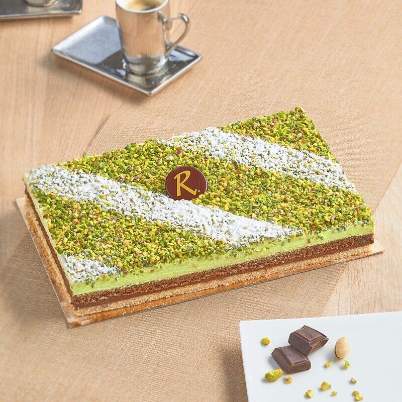 CHOCO-PISTACHE
Dès 2,58€ la part
Mousseline pistache, ganache chocolat, génoises nature et chocolat.
