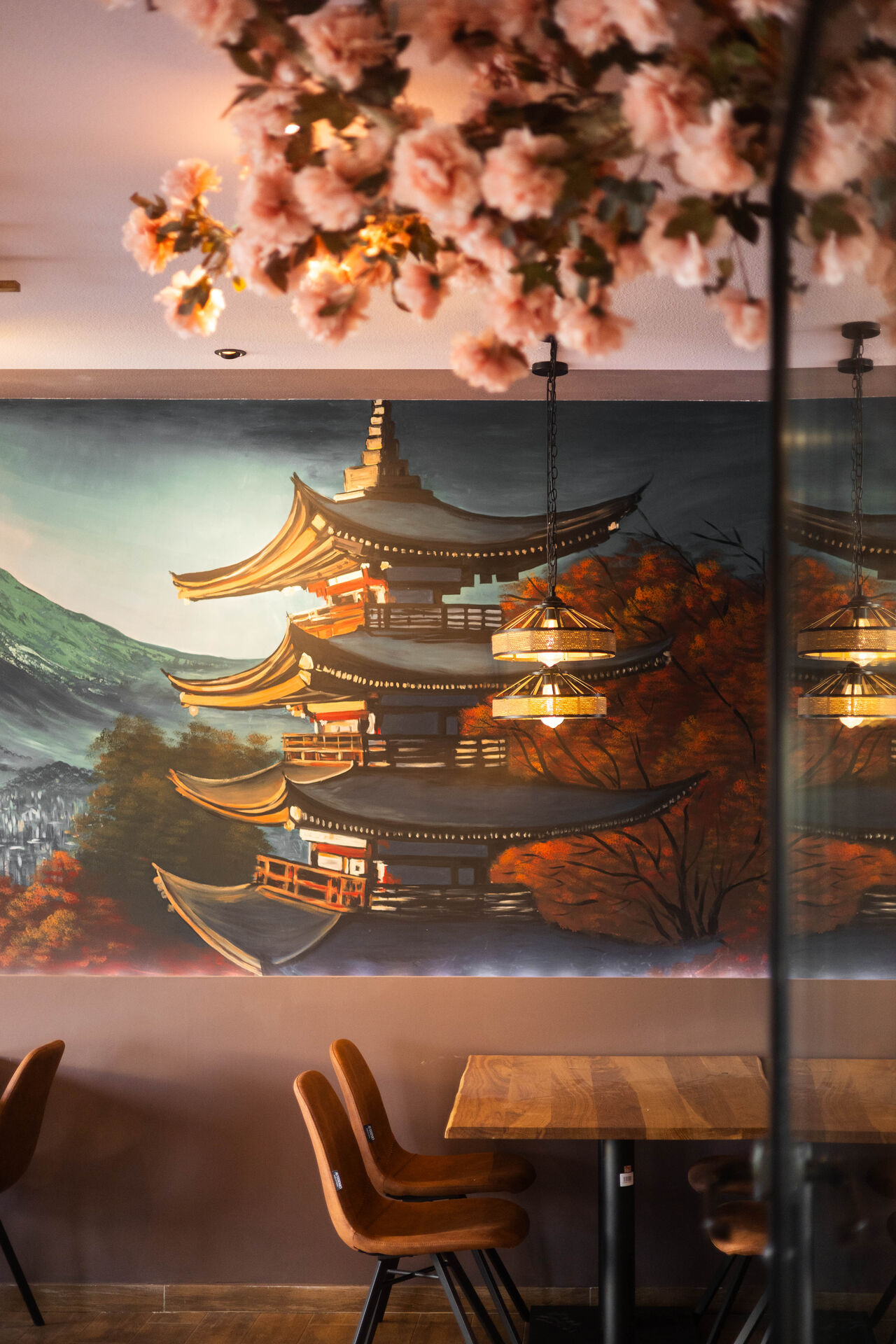 Bei Amai verpflichten wir uns, die Authentizität und Qualität der traditionellen japanischen Küche zu bewahren...