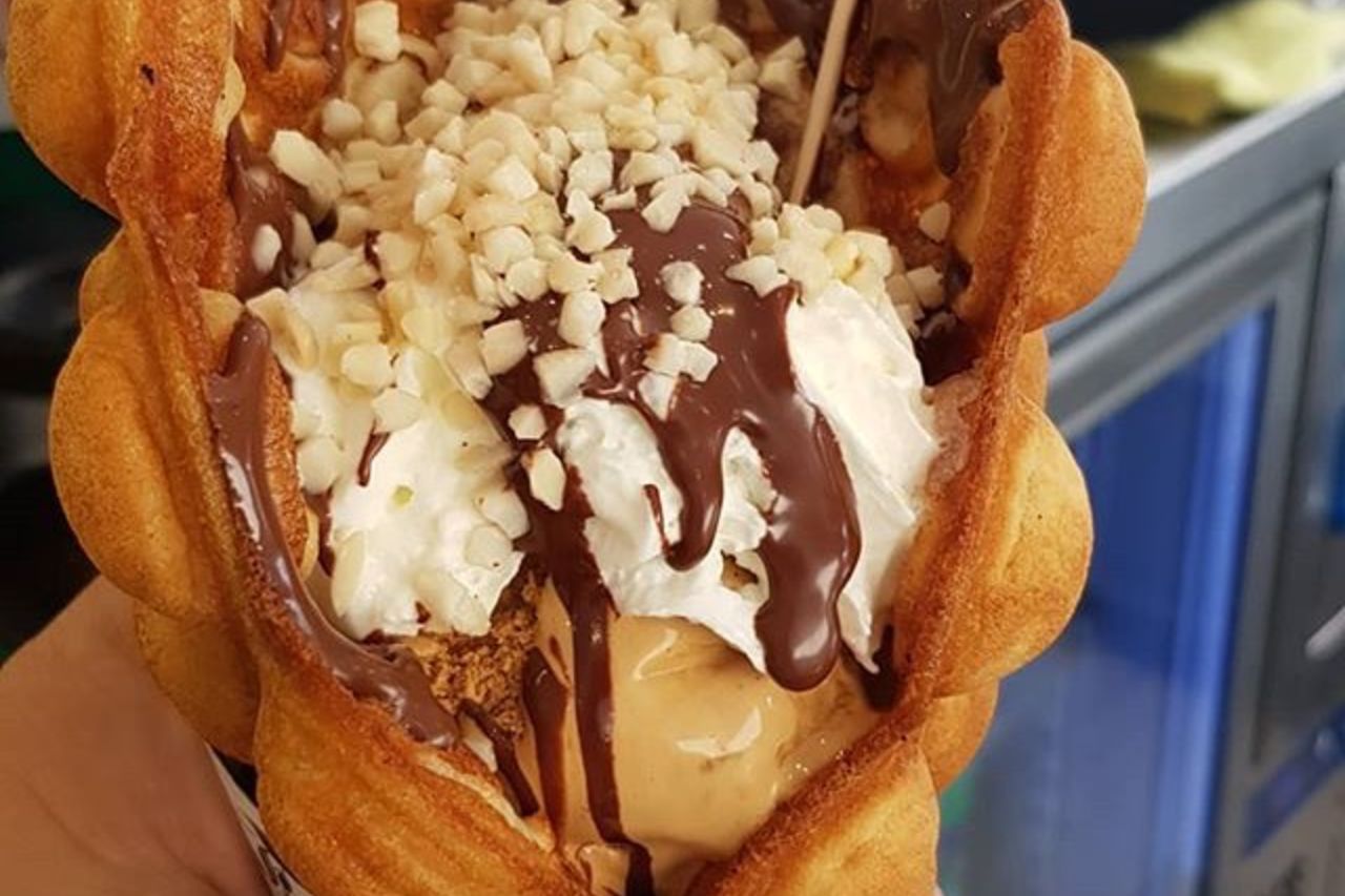 BUBBLE WAFFLE DE BANANA SPLIT