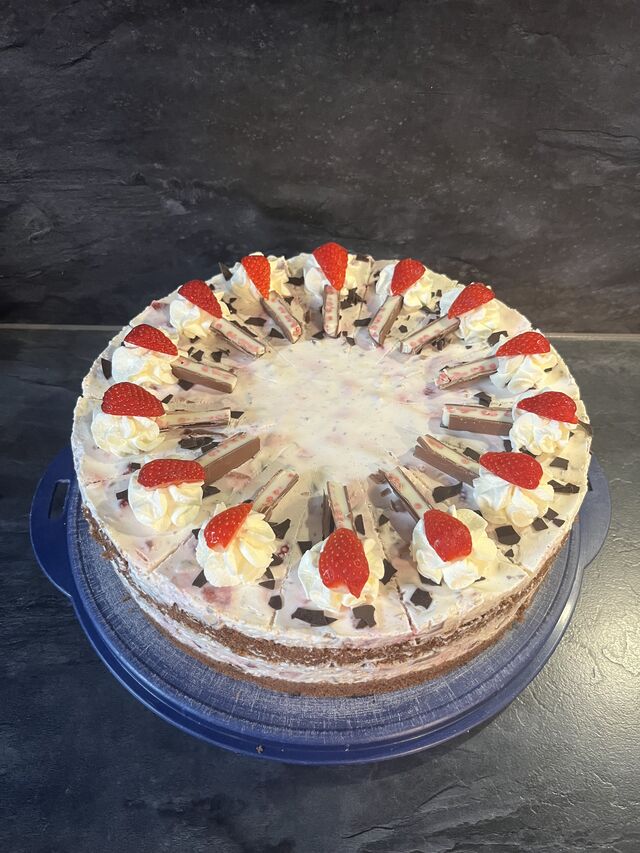 Erdbeer-Yogurette-Torte