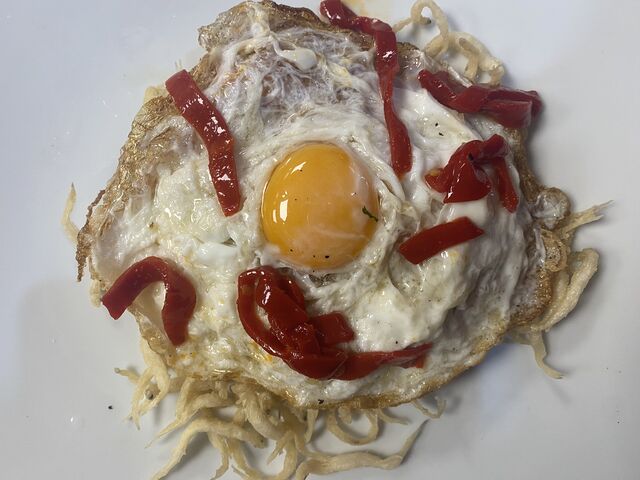 Huevos co chanquete y piquillo