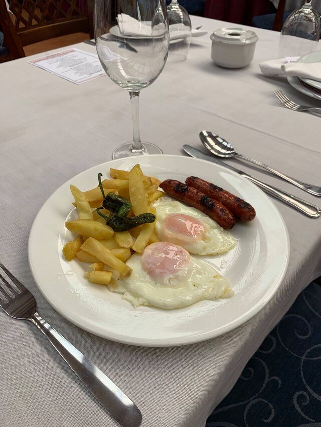 Huevos fritos con chorizo