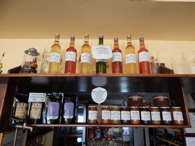 Nabídka domácích limonád a výborných marmelád. 