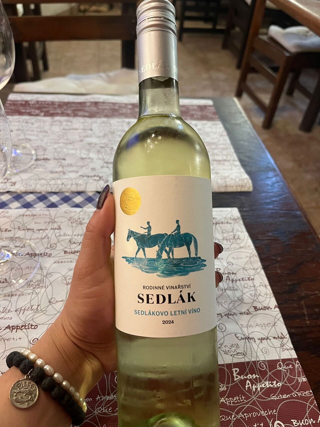 Máme širokou nabídku bílých, červených a šumivých vín